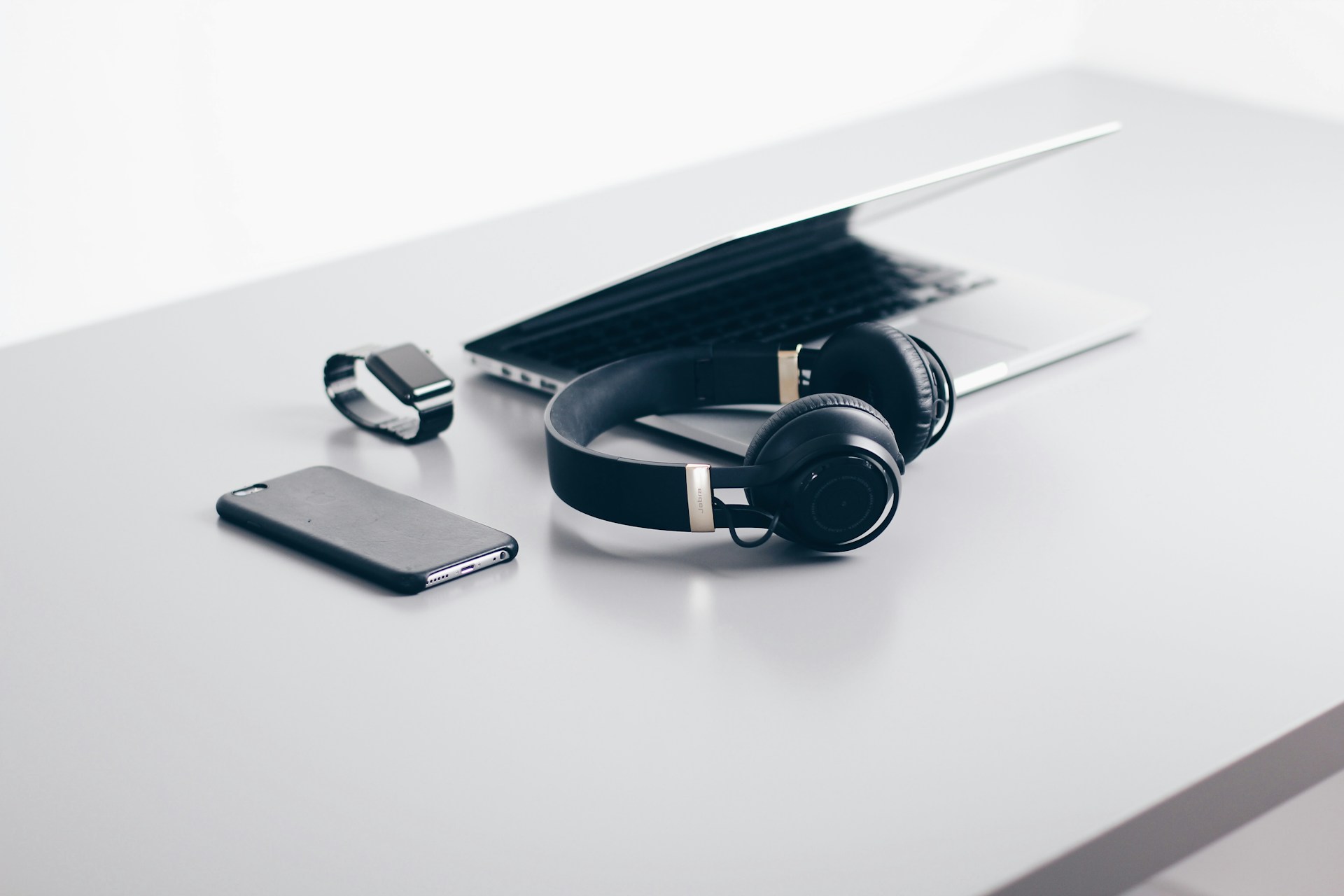 Électronique - Téléphones, ordinateurs, tablettes et accessoires high-tech.